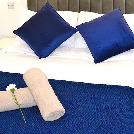 Fidelity Stays Beach Themed Apartment Brighton Exteriör bild