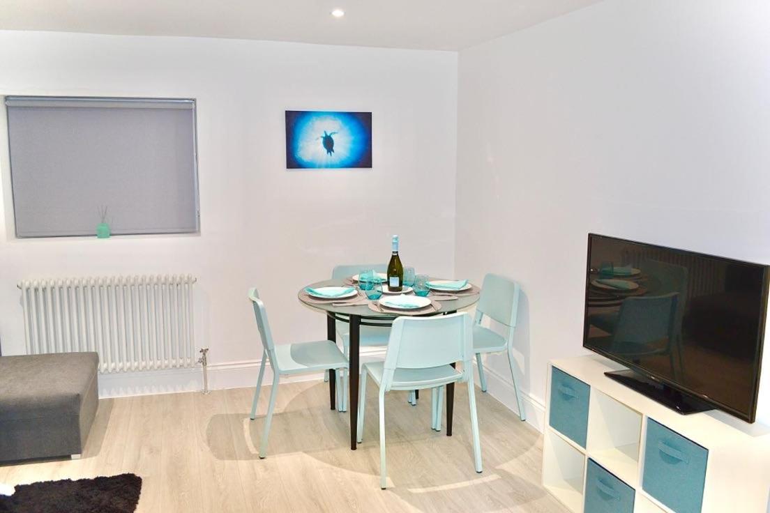 Fidelity Stays Beach Themed Apartment Brighton Exteriör bild