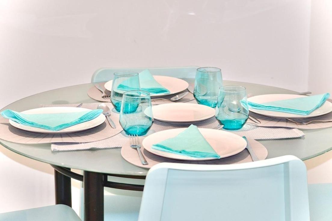 Fidelity Stays Beach Themed Apartment Brighton Exteriör bild
