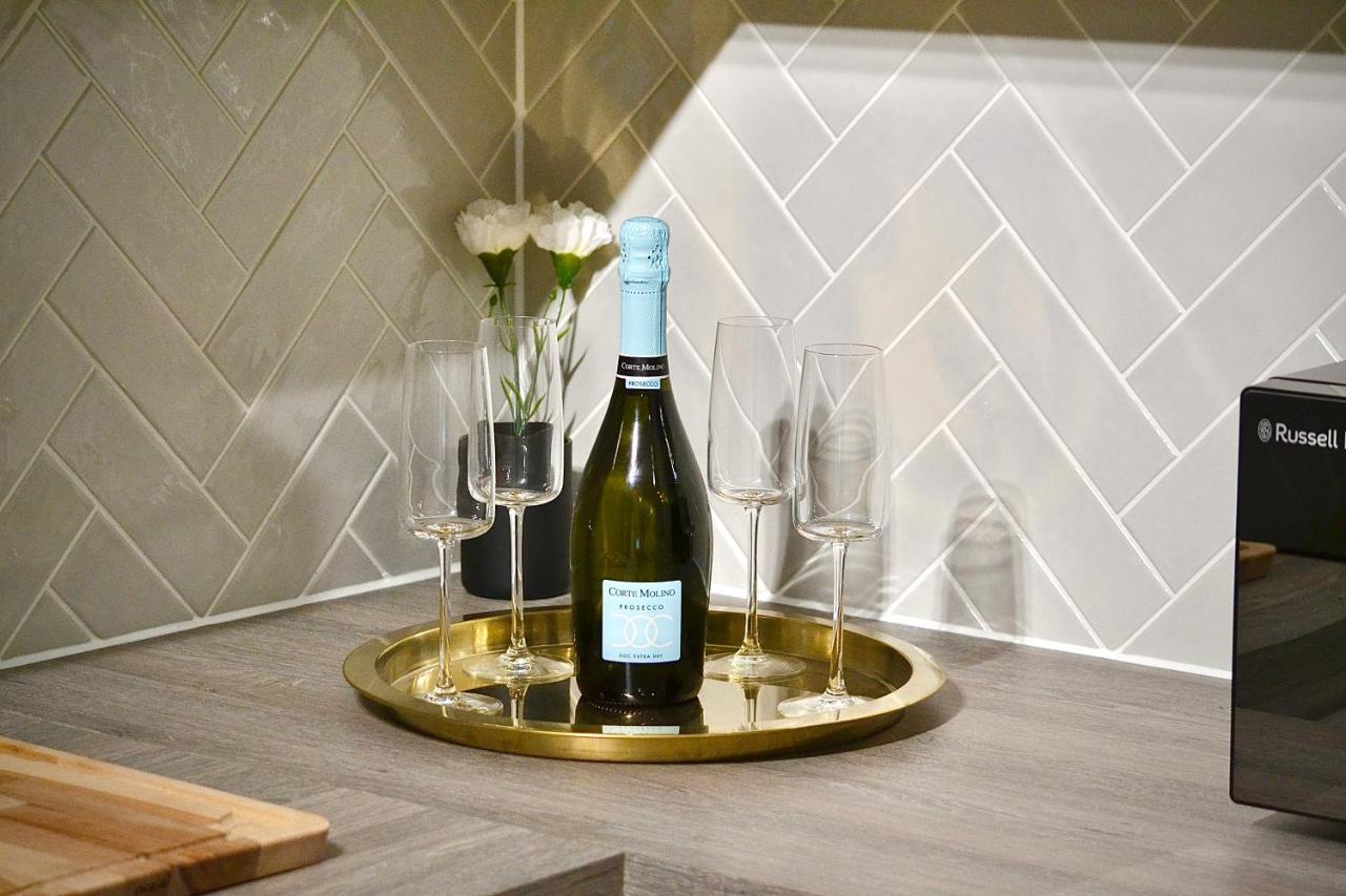 Fidelity Stays Beach Themed Apartment Brighton Exteriör bild