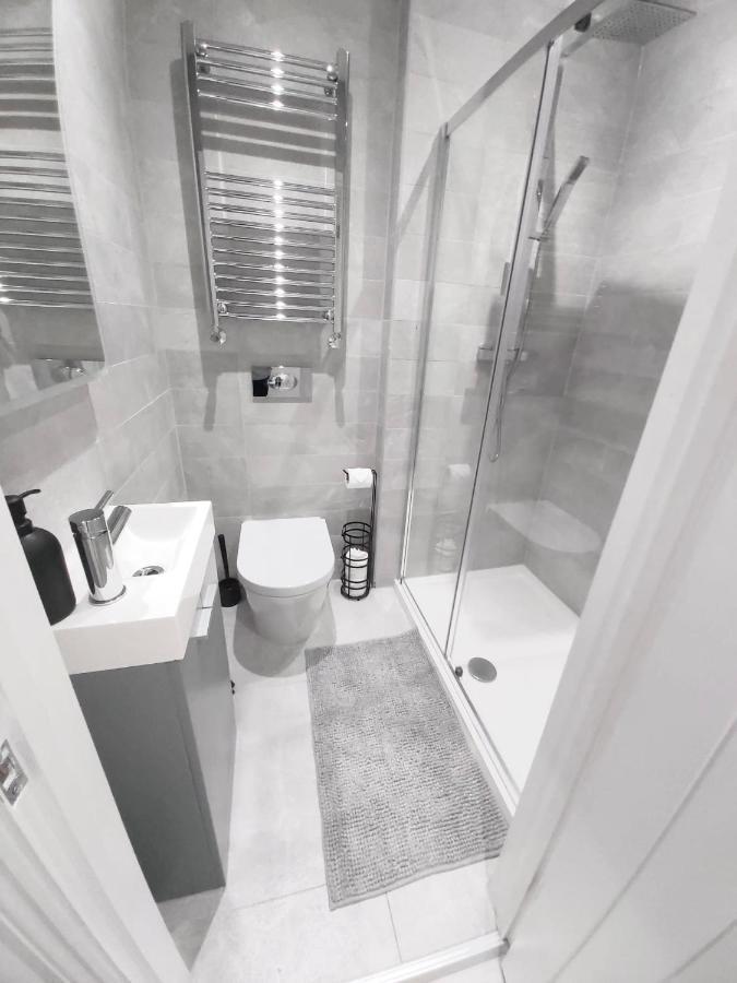 Fidelity Stays Beach Themed Apartment Brighton Exteriör bild